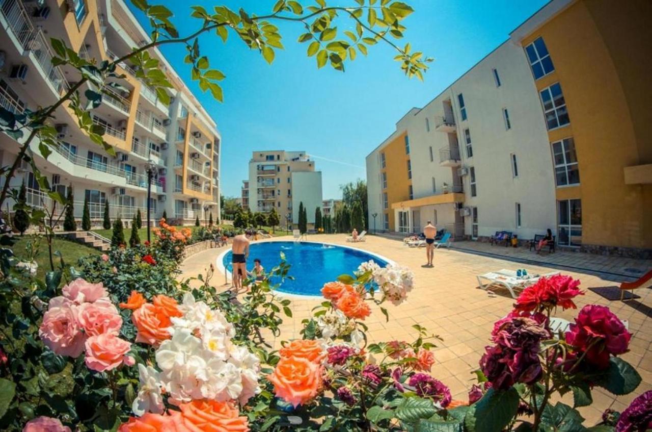 Fort Noks - Menada Apartments Sveti Vlas Buitenkant foto