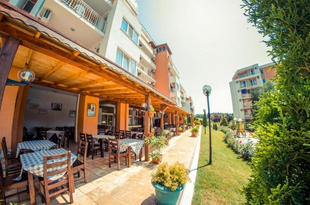Fort Noks - Menada Apartments Sveti Vlas Buitenkant foto