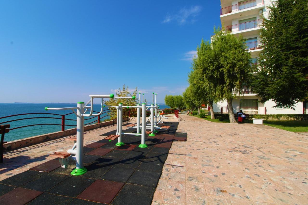 Fort Noks - Menada Apartments Sveti Vlas Buitenkant foto